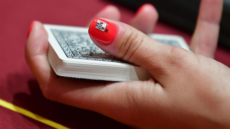 Guide To Know Poker Tricks and Master the Game