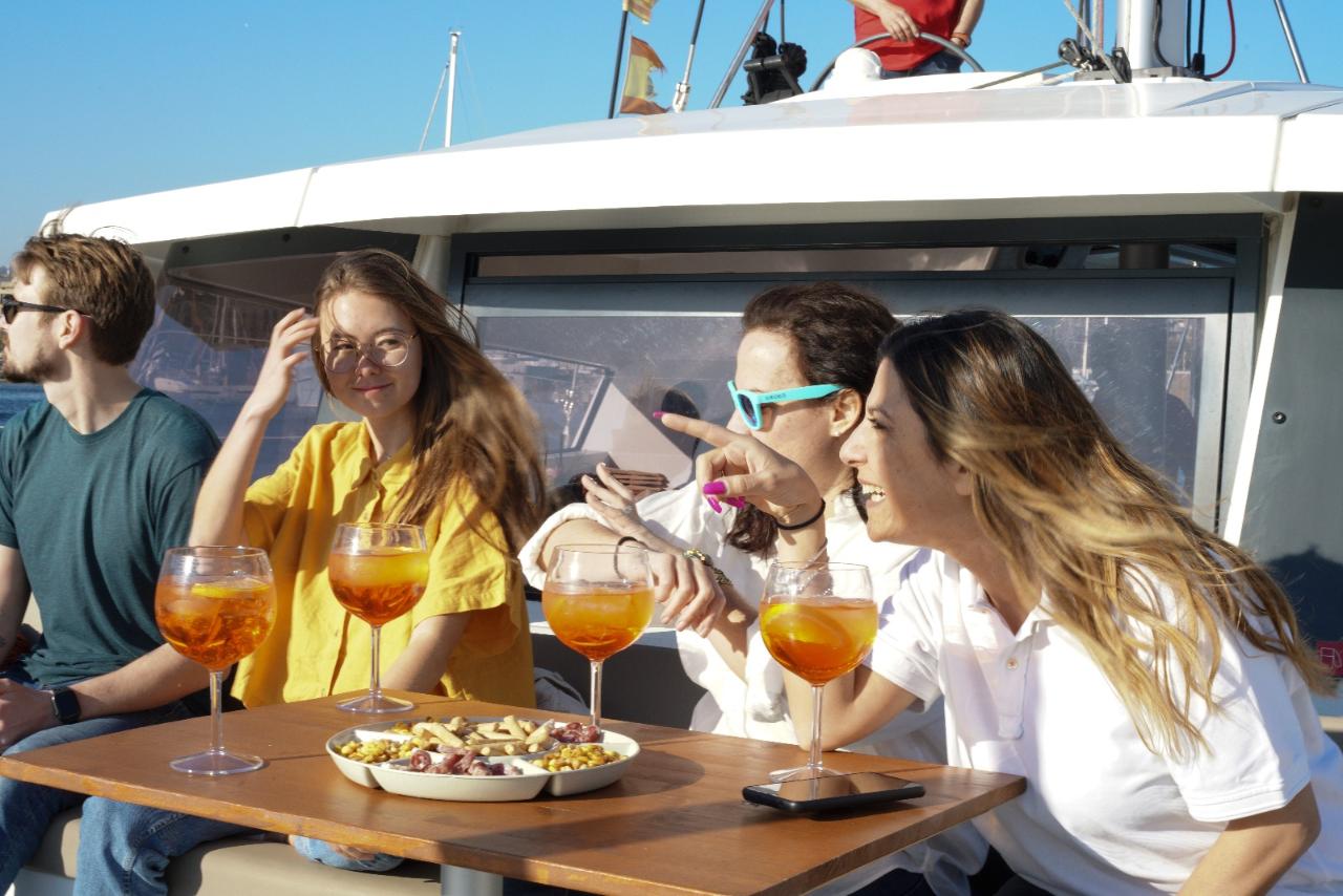 How to organize a fun and unforgettable birthday on a boat in Barcelona?